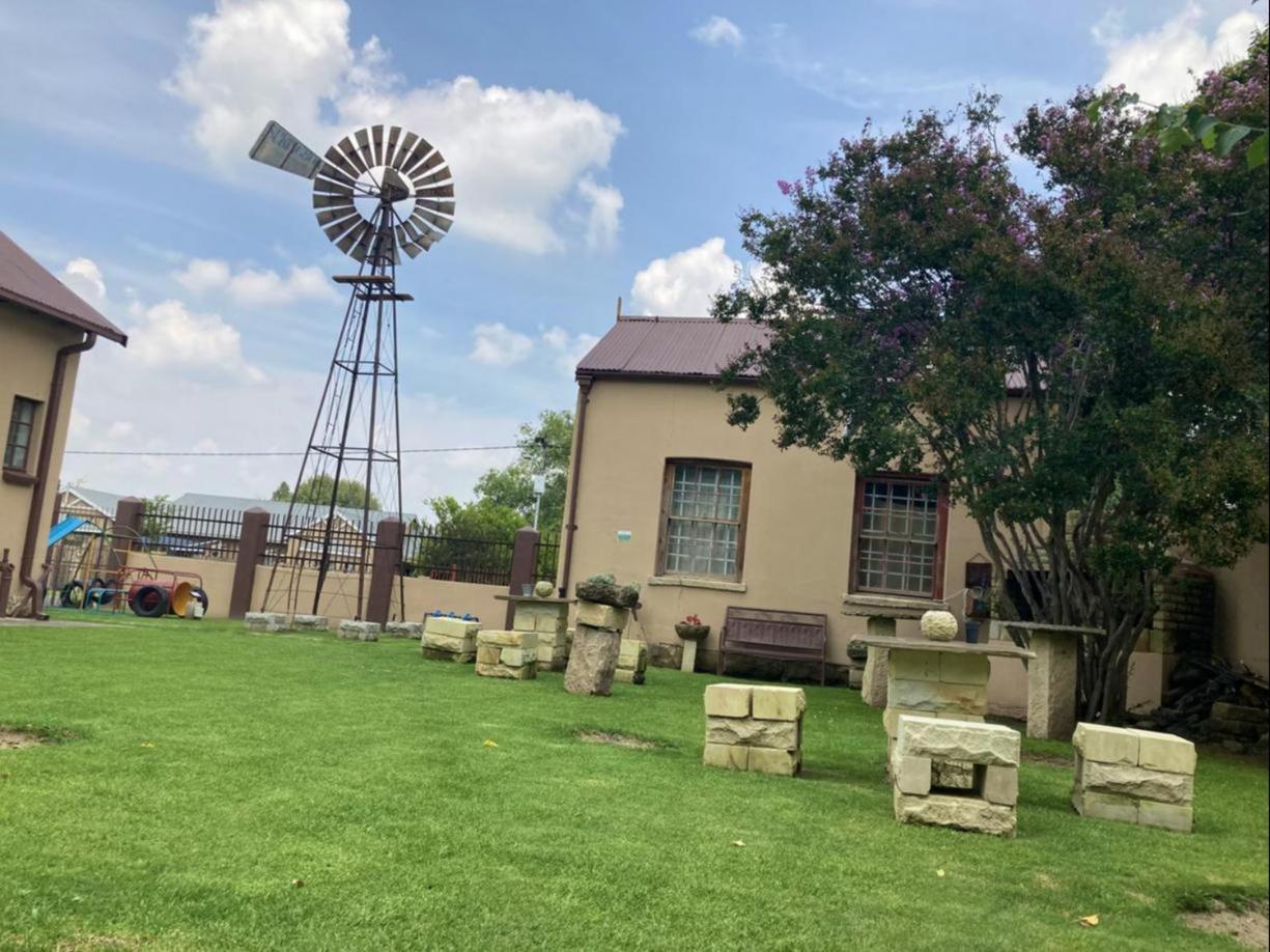 Cherry Lane Guest House Ficksburg Exterior foto